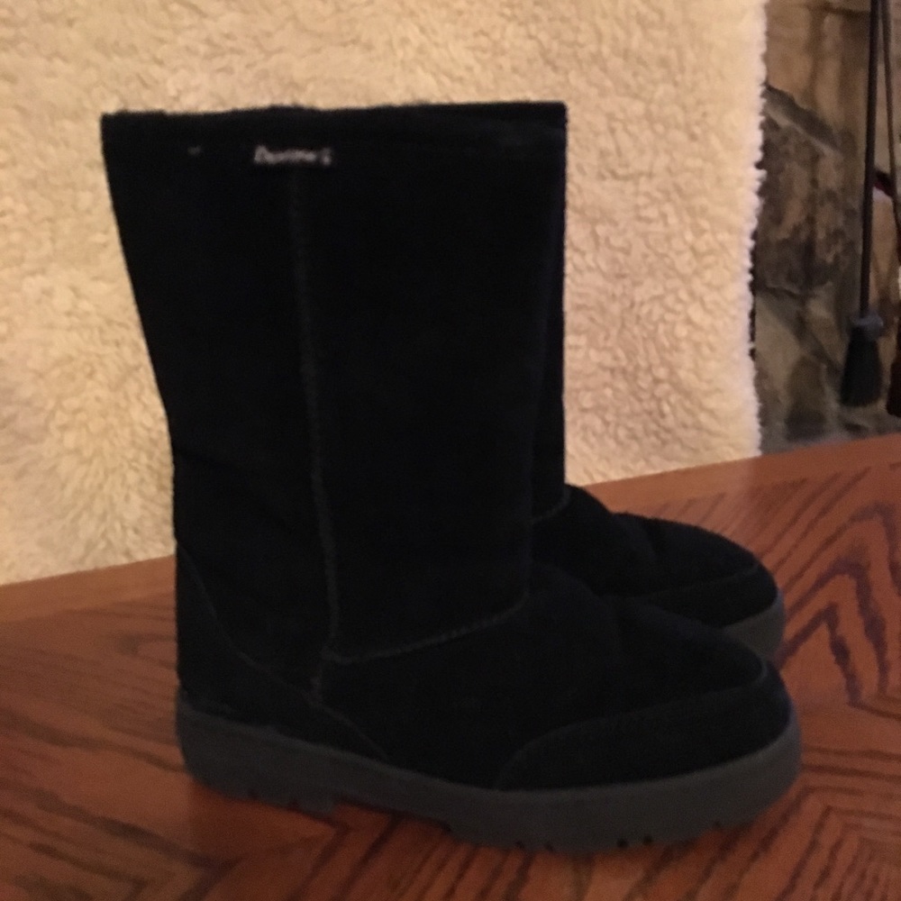 Black fuzzy boots
